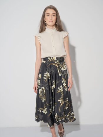 cloche skirt freesia flowers crop walking &bull; Sassa Björg