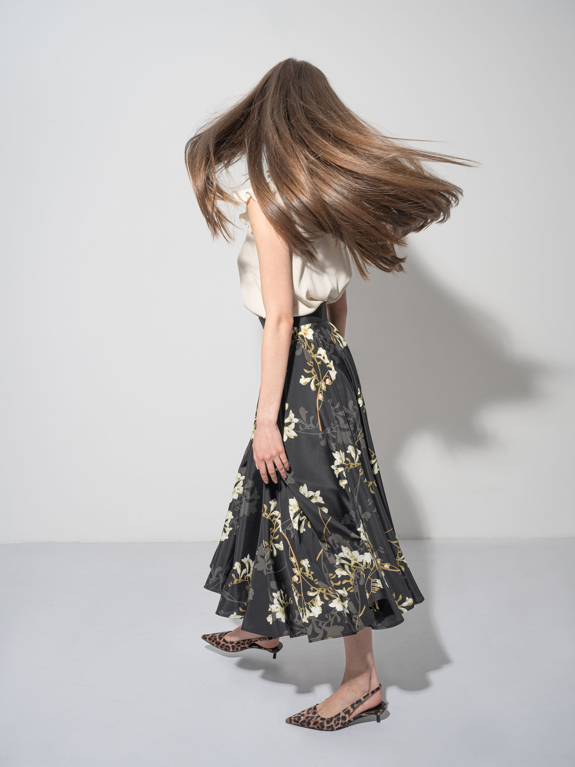 cloche skirt freesia flowers &bull; Sassa Björg