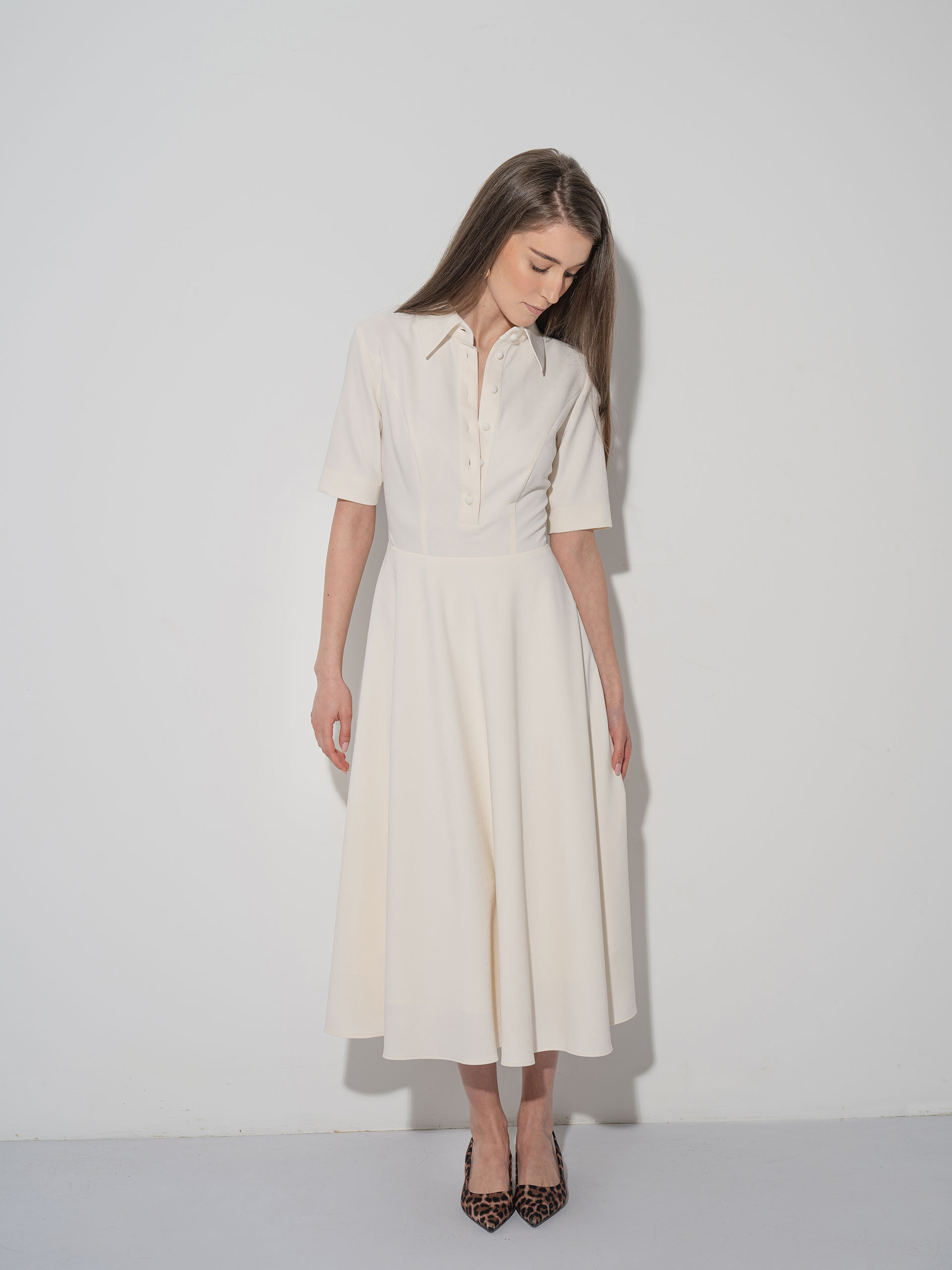 ivory midi textured dress w collar front • Sassa Björg