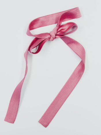 salmon pink bow tied &bull; Sassa Björg