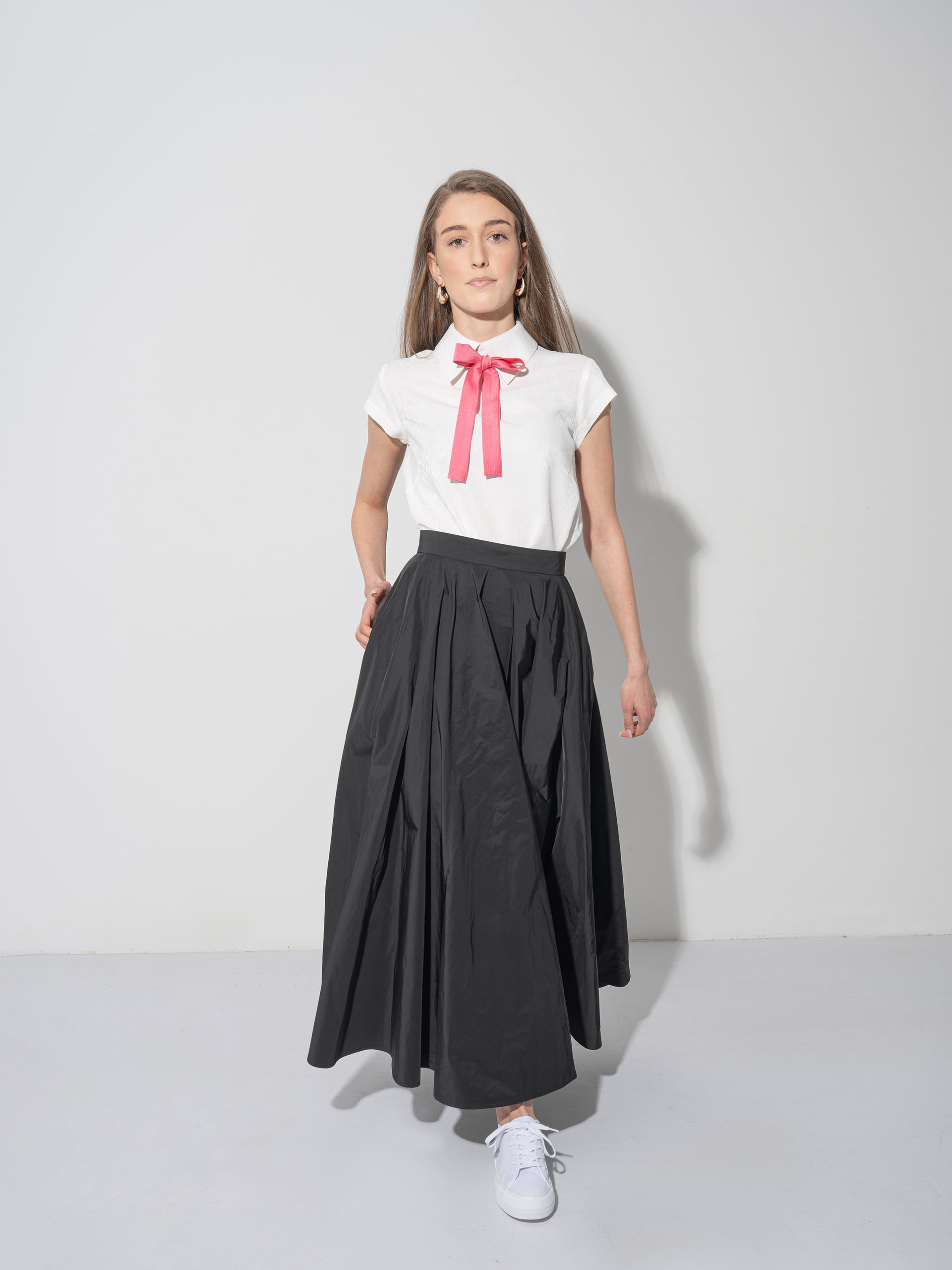 white blouse w collar python texture walking • Sassa Björg