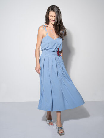 midi pleated skirt dove blue looking down &bull; Sassa Björg