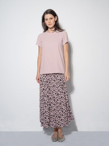 pink leopard midi skirt untucked &bull; Sassa Björg