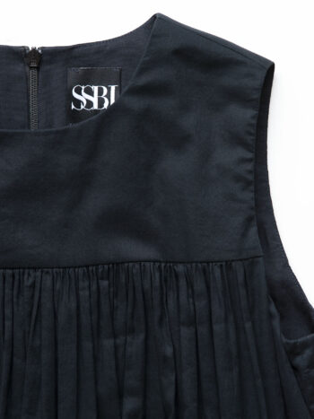 silky dream black tiered dress closeup &bull; Sassa Björg
