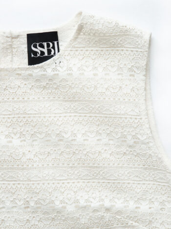 ivory lace crop top sleeveless closeup &bull; Sassa Björg
