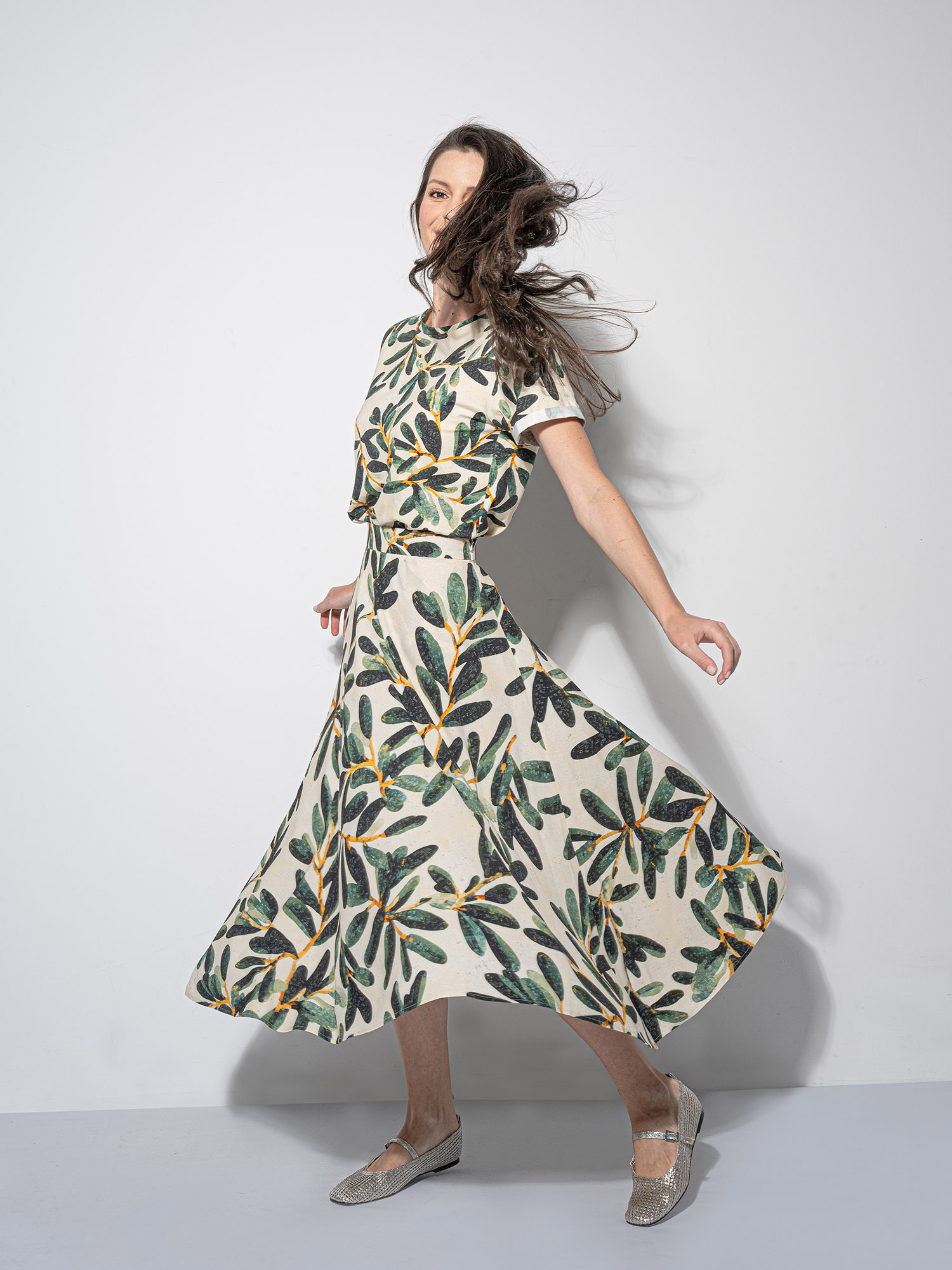 tee w cuffed sleeve olive branch twirl • Sassa Björg