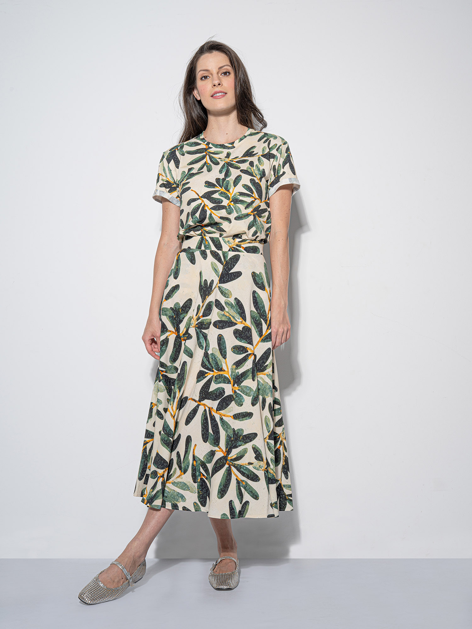 tee w cuffed sleeve olive branch &bull; Sassa Björg