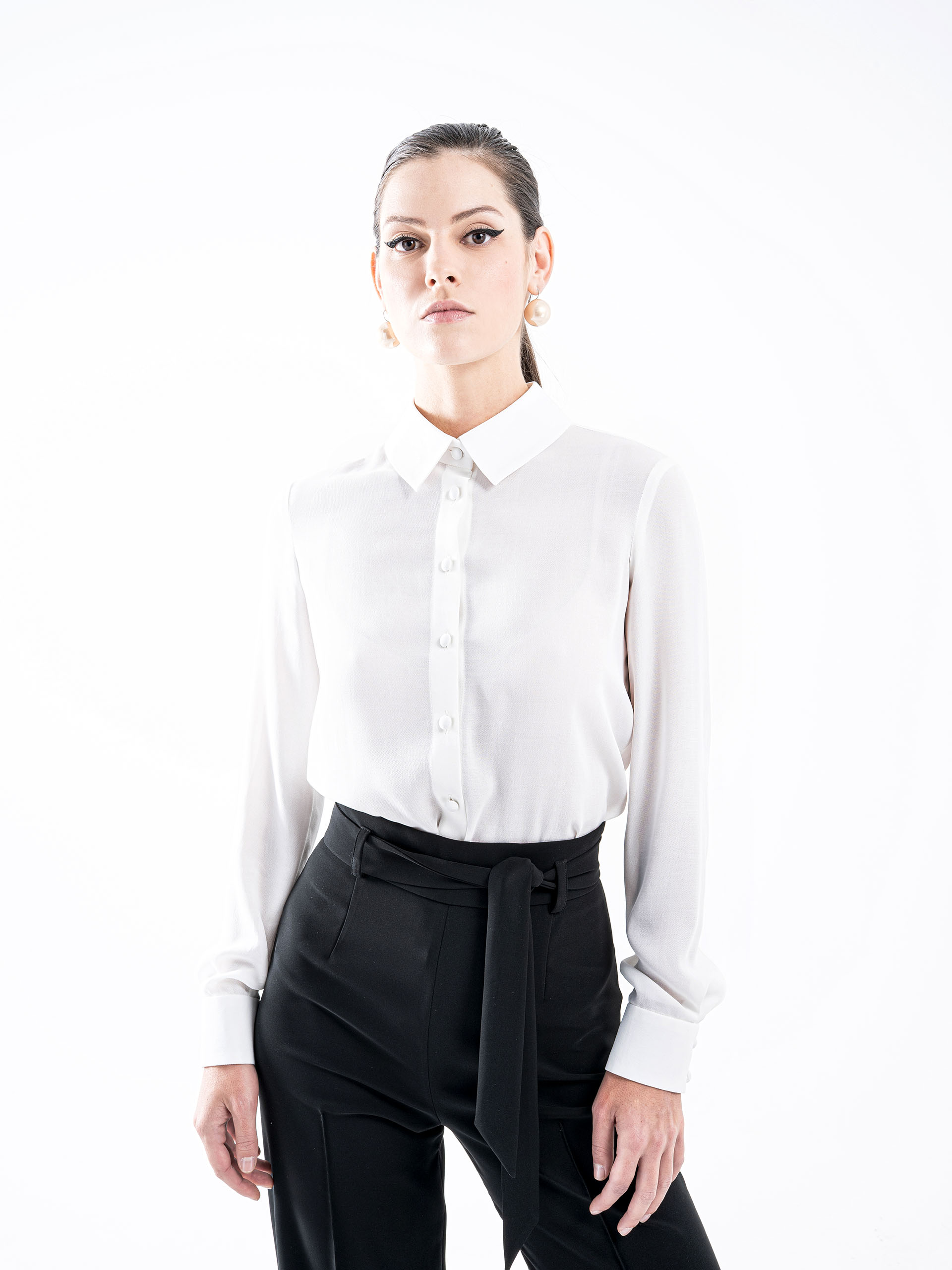 white button up shirt crop • Sassa Björg
