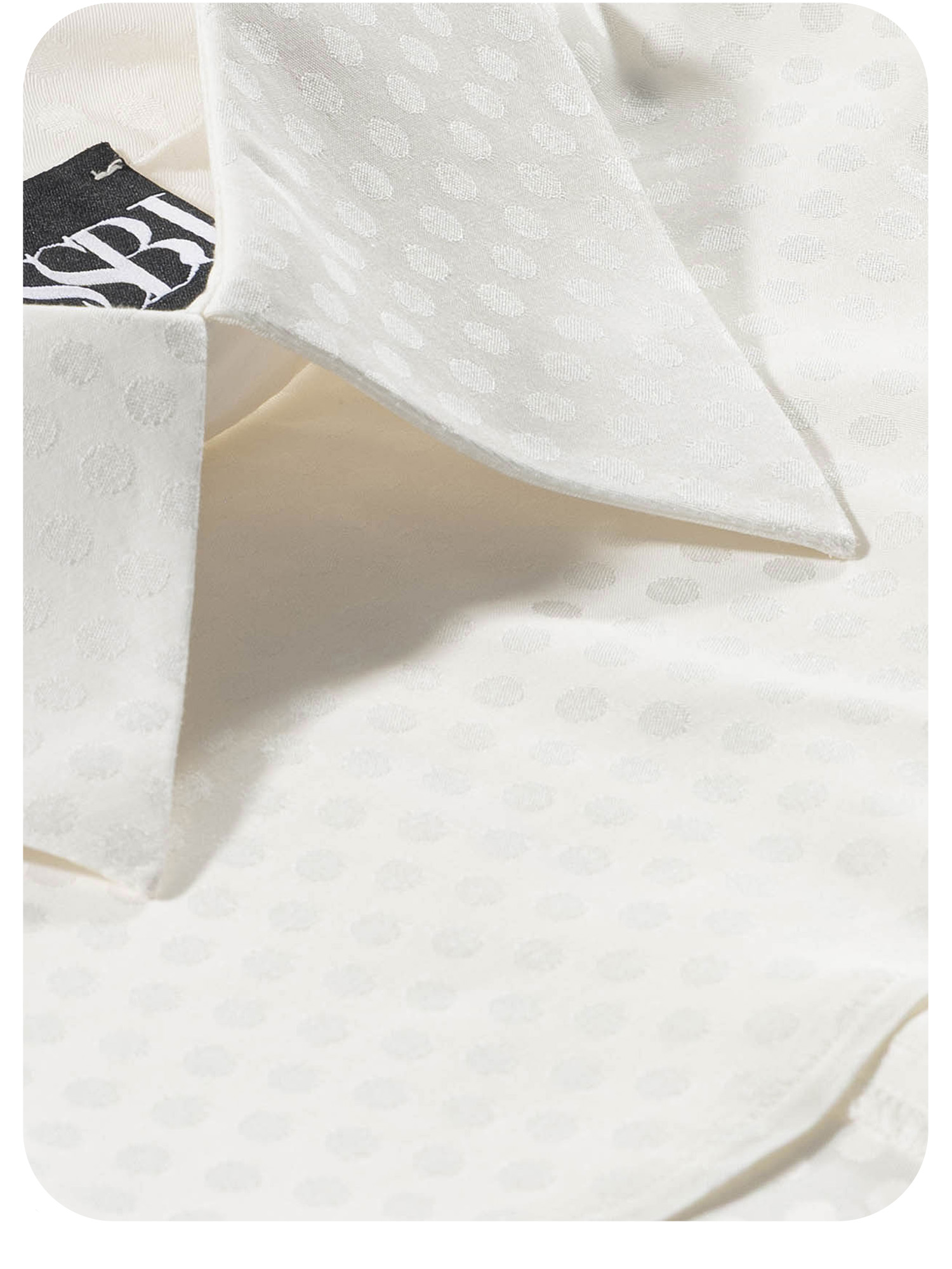 detachable collar in textured viscose with polka texture closeup